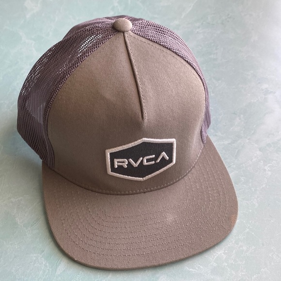 RVCA Other - RVCA SnapBack trucker hat